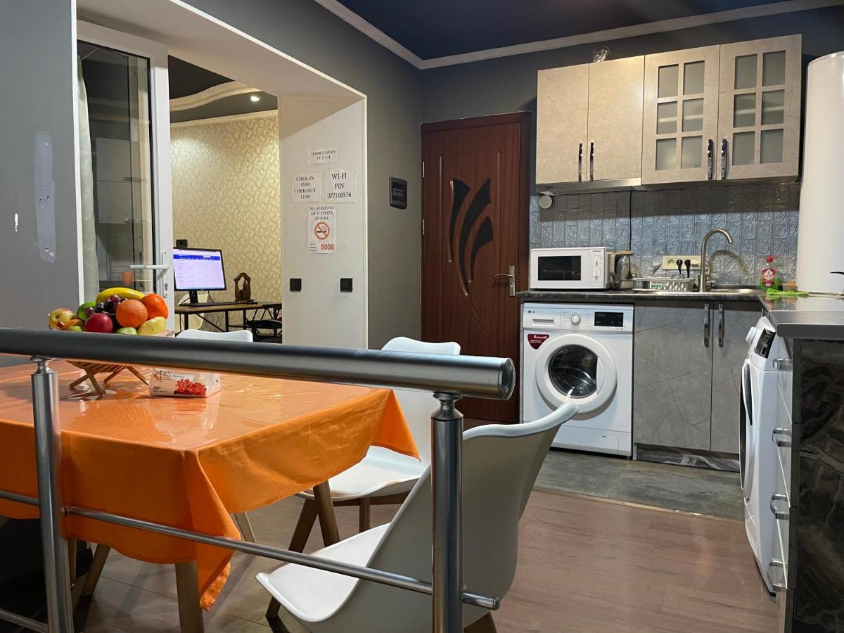 N 1 Hostel Jerevan Exteriör bild